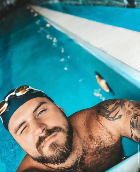 Сыну нет и годика. Что известно о пловце Свечникове, пропавшем в Босфоре