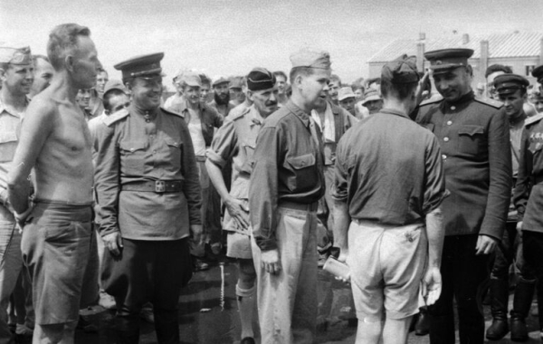 Победа, запечатленная на фото. Последний аккорд Великой войны