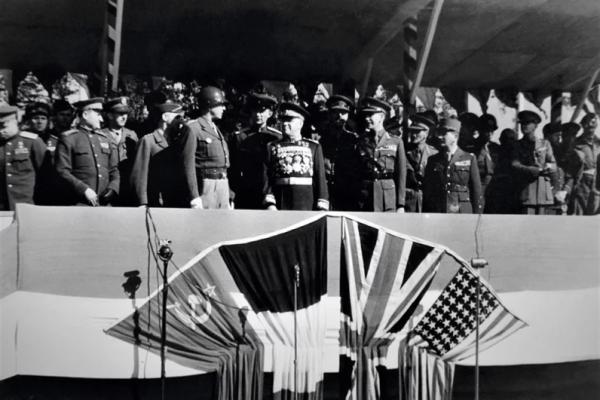 Ужас &laquo;Иосифа Сталина&raquo;. Тайны &laquo;забытого&raquo; парада Победы осенью 1945 в Берлине