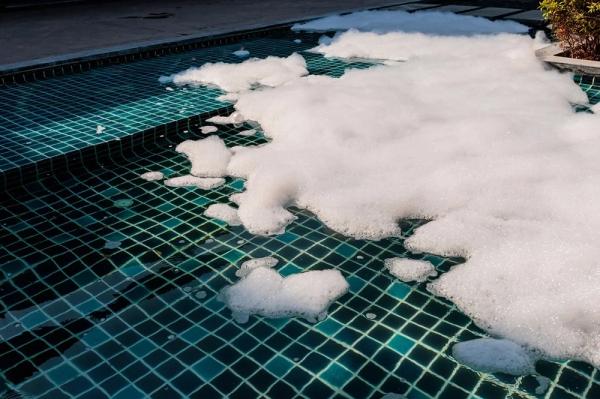 Игры идиотов. Химик Образцов: девочке повезло не утонуть в бассейне с пеной