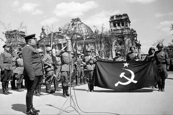 Ужас &laquo;Иосифа Сталина&raquo;. Тайны &laquo;забытого&raquo; парада Победы осенью 1945 в Берлине