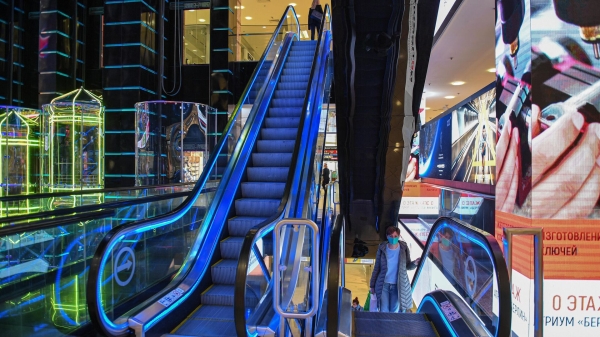 "Коммерсант": 1 сентября эскалаторы и траволаторы в ТЦ могут остановиться