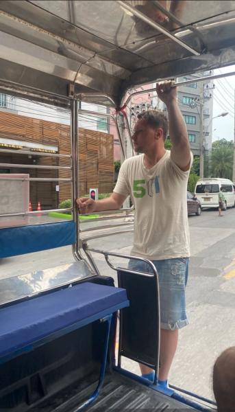 Сын от стресса перестал есть. Еще один турист таинственно исчез в Таиланде