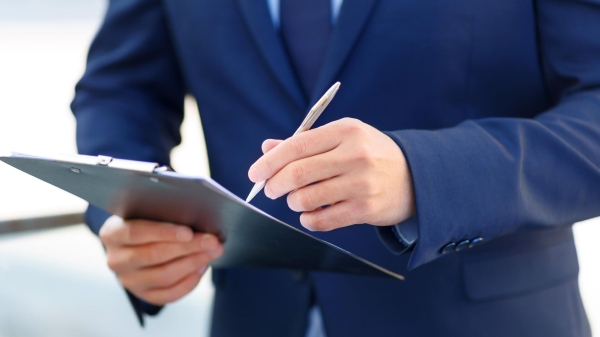 Житель Петербурга Бурдинский два месяца пытается доказать, что не умер