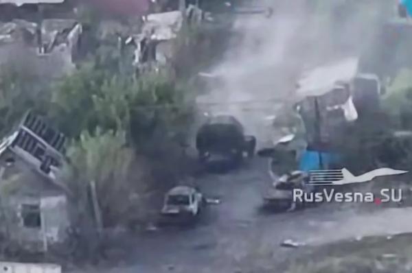 &laquo;РВ&raquo; показала кадры засады и уничтожения бронетехники ВСУ в Красноармейске