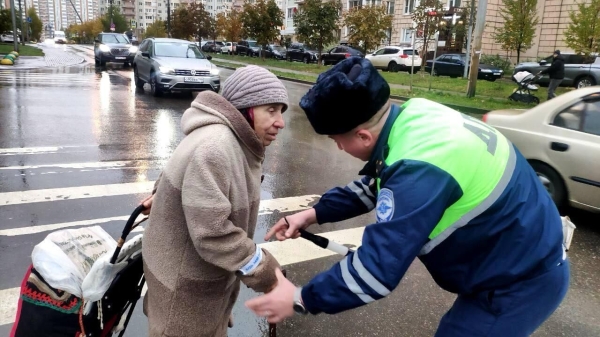 В Госавтоинспекции призвали пешеходов носить световозвращатели осенью