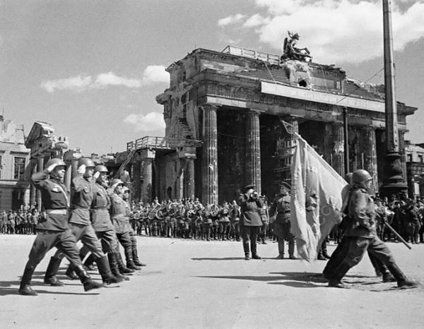 Ужас &laquo;Иосифа Сталина&raquo;. Тайны &laquo;забытого&raquo; парада Победы осенью 1945 в Берлине