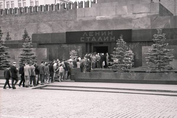 Ленин не пострадал. Как террорист-рецидивист пытался подорвать Мавзолей