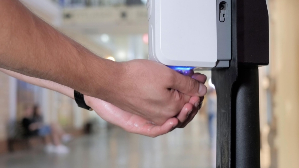 Роспотребнадзор: антисептик должен содержать не менее 60-70% этилового спирта