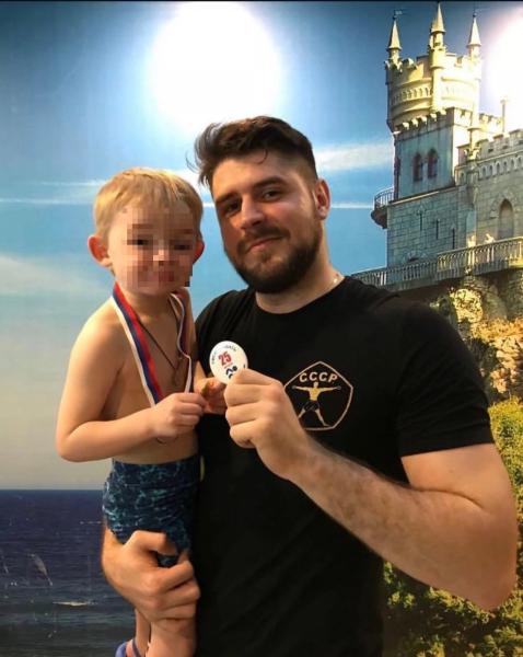 Сыну нет и годика. Что известно о пловце Свечникове, пропавшем в Босфоре