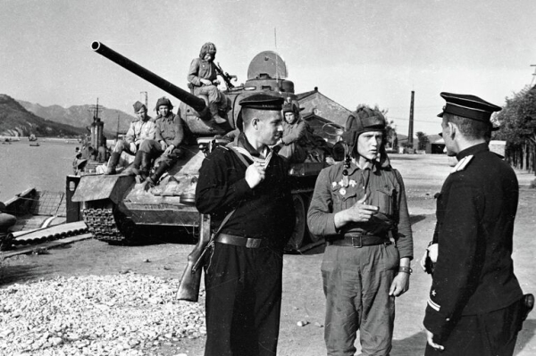 Победа, запечатленная на фото. Последний аккорд Великой войны