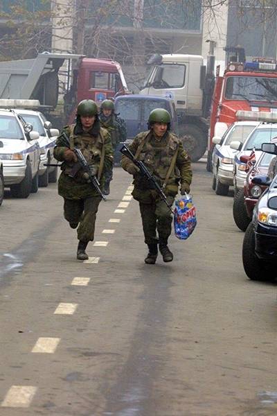 Ромео и Джульетта «Норд Оста». У могил влюблённых подростков — всегда цветы Ромео и Джульетта «Норд Оста». У могил влюблённых подростков — всегда цветы