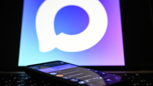 Даванков и Арапов предложили обязать мигрантов устанавливать мессенджер MAX