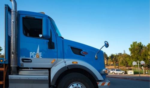 Сотни армянских фур с продукцией для России направили обратно в Армению