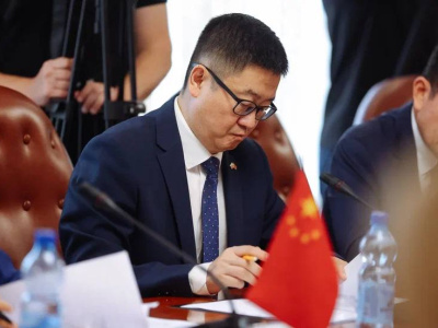 Строительство совмещённого моста через Амур обсудили губернатор Амурской области и губернатор китайской провинции Хэйлунцзян Строительство совмещённого моста через Амур обсудили губернатор Амурской области и губернатор китайской провинции Хэйлунцзян