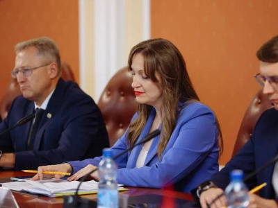 Строительство совмещённого моста через Амур обсудили губернатор Амурской области и губернатор китайской провинции Хэйлунцзян Строительство совмещённого моста через Амур обсудили губернатор Амурской области и губернатор китайской провинции Хэйлунцзян