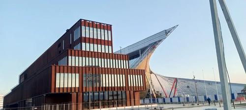 Театр начинается с задержки: построенное по поручению Президента страны здание Балтийской школы искусств остаётся пустым из-за бюрократических споров Театр начинается с задержки: построенное по поручению Президента страны здание Балтийской школы искусств остаётся пустым из-за бюрократических споров