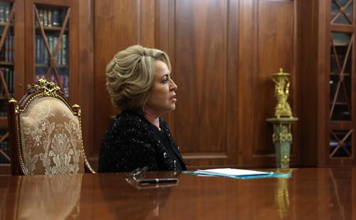 Валентина Матвиенко предложила обязать трудоспособных безработных платить взносы за ОМС Валентина Матвиенко предложила обязать трудоспособных безработных платить взносы за ОМС